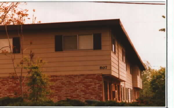 807 Lovers Ln in Vacaville, CA - Building Photo