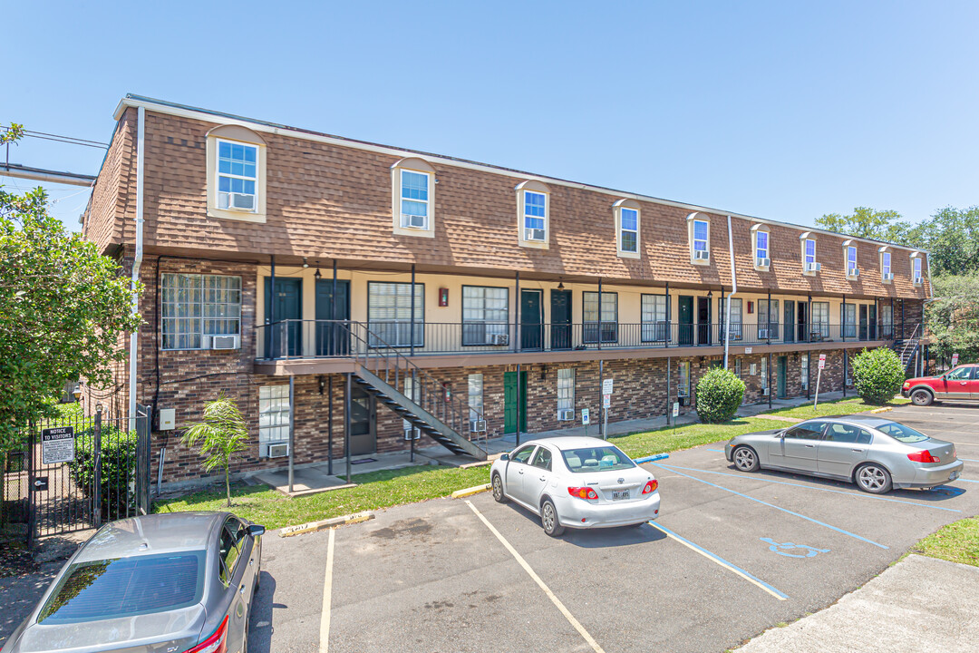 Victorian Condominiums in Metairie, LA - Building Photo