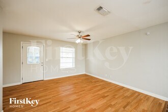 1802 Wilsons Creek St in San Antonio, TX - Building Photo - Building Photo