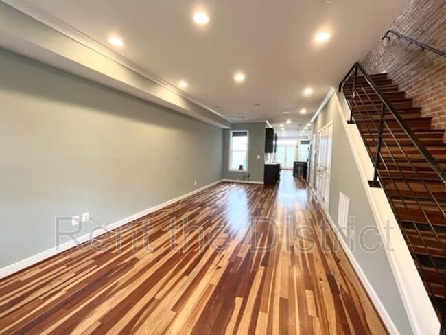 421 Newton Pl NW in Washington, DC - Building Photo - Building Photo