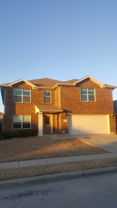 2025 Laughlin Rd in Fort Worth, TX - Building Photo