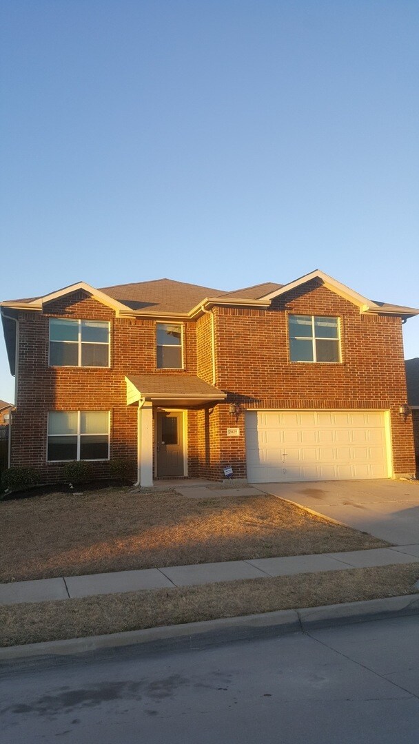 property at 2025 Laughlin Rd