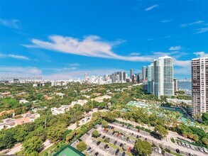 2475 Brickell Ave in Miami, FL - Building Photo - Building Photo