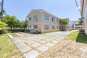 2880 S Le Jeune Rd in Miami, FL - Building Photo - Building Photo
