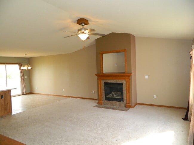 809 SE 12th St in Grimes, IA - Building Photo - Building Photo