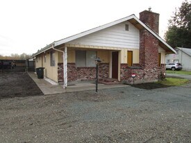 901 N Fruitdale Rd in Sedro Woolley, WA - Building Photo