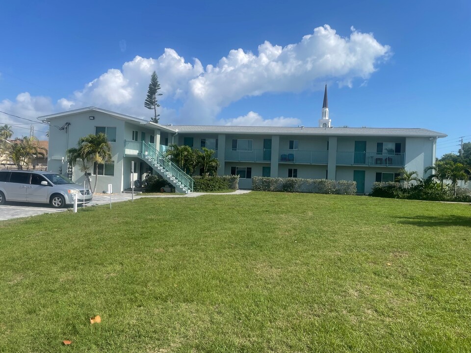 Driftwood Villas Apartments in Cocoa Beach, FL - Building Photo