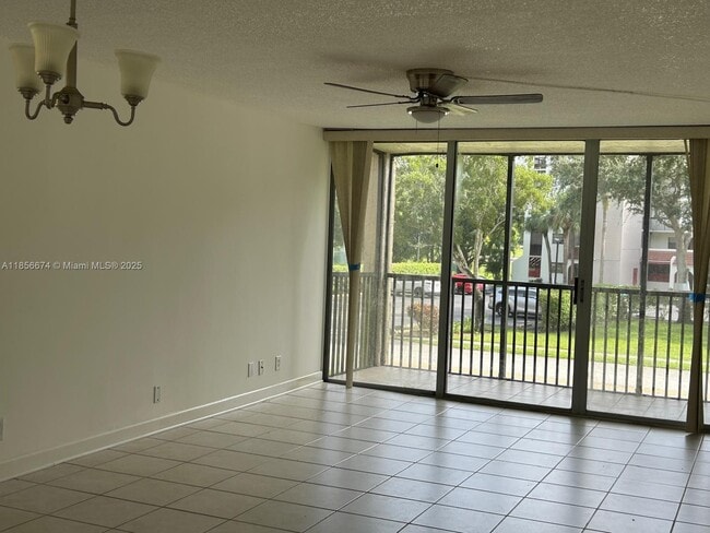 3651 Environ Blvd in Lauderhill, FL - Building Photo - Building Photo