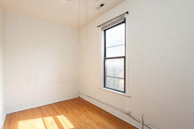 1944 N Bissell St, Unit ground in Chicago, IL - Building Photo - Building Photo