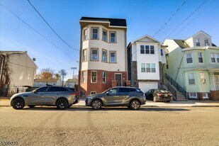 579 S 12th St in Newark, NJ - Building Photo