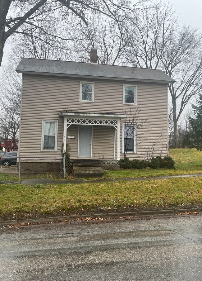 301 Main St in Buchanan, MI - Building Photo - Building Photo