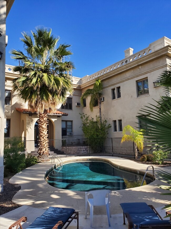 The Castle Apartments in Tucson, AZ - Foto de edificio - Building Photo