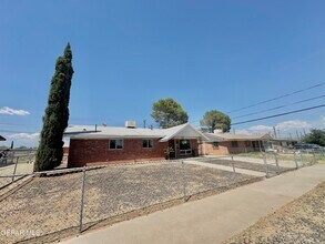 4981 Winthrop Dr in El Paso, TX - Building Photo - Building Photo