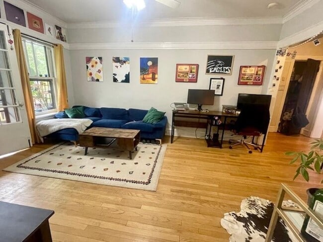property at 908 W Waveland Ave
