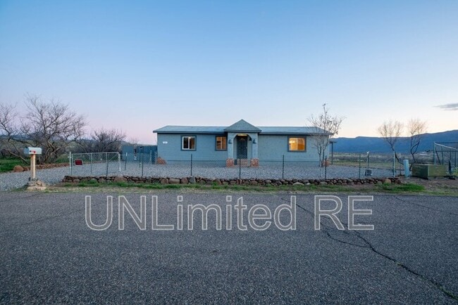 3281 E Desert Dr in Camp Verde, AZ - Building Photo - Building Photo