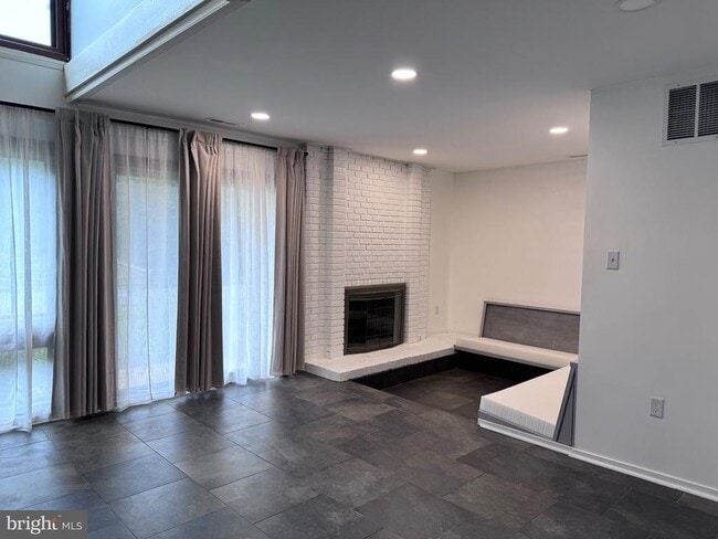 6277 Occoquan Forest Dr in Manassas, VA - Building Photo - Building Photo