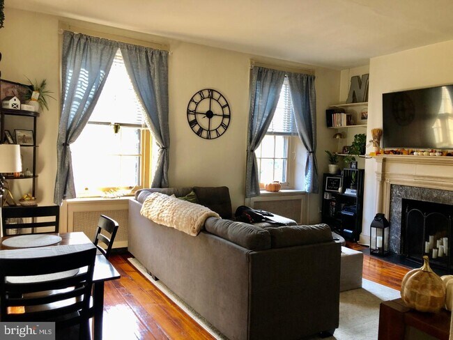 313 Spruce St-Unit -2F in Philadelphia, PA - Building Photo - Building Photo