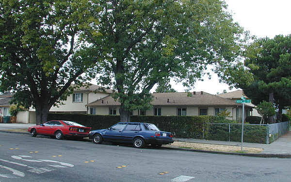 840-858 Adams St in Redwood City, CA - Foto de edificio - Building Photo