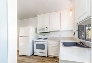 1172 Catalina St in Laguna Beach, CA - Building Photo - Building Photo