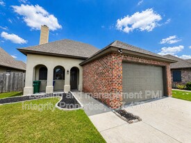 110 Canton Ct in Youngsville, LA - Building Photo