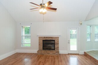 2225 Calle De Castelar in Navarre, FL - Building Photo - Building Photo