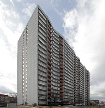 2050 Bridletowne Cir in Toronto, ON - Building Photo - Building Photo