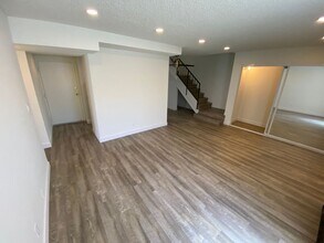 3715 S Canfield Ave, Unit 207 in Los Angeles, CA - Building Photo - Building Photo