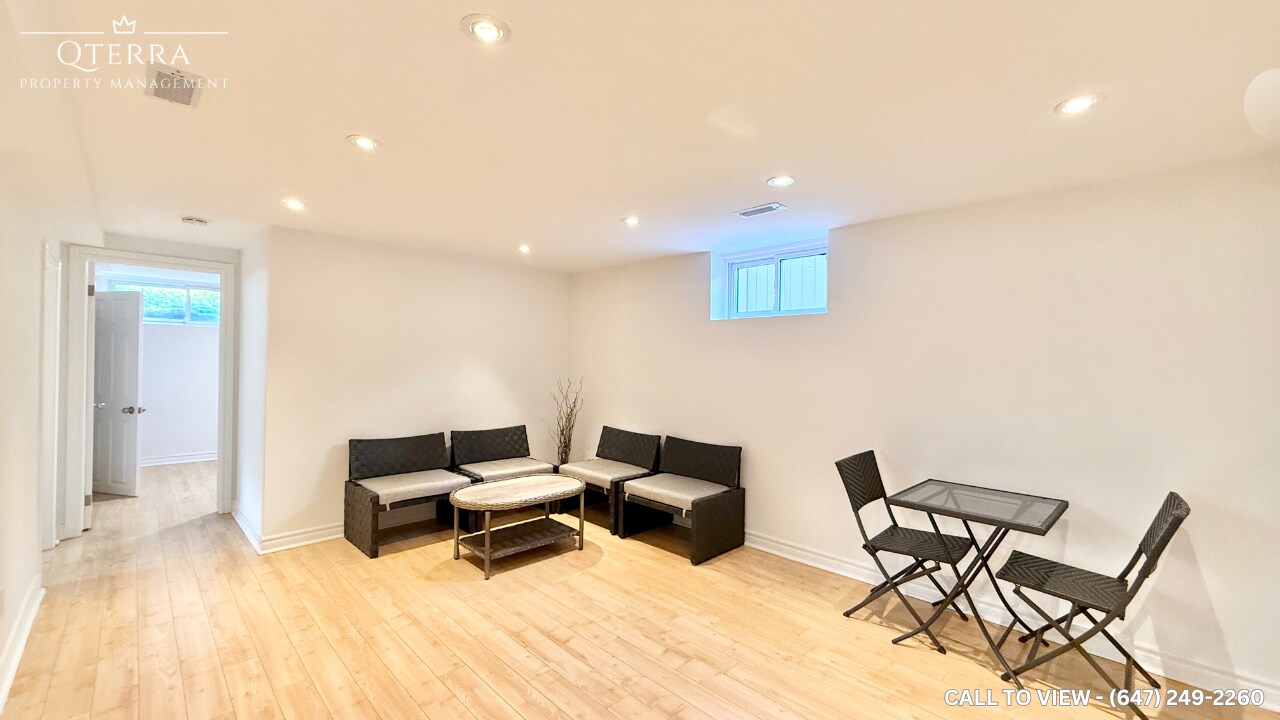 26 Algonquin Cres in Aurora, ON - Building Photo