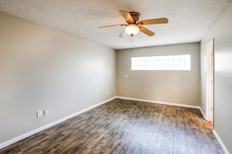 13514 SW 108th St Cir in Miami, FL - Building Photo - Building Photo