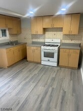 10 Mary St in Paterson, NJ - Building Photo - Building Photo
