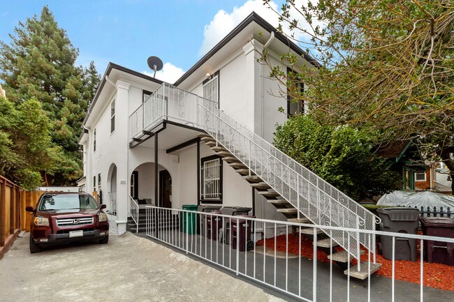 341 Alcatraz Ave