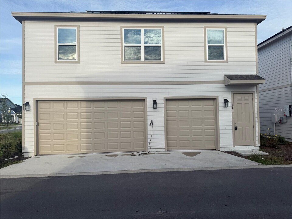 2951 Sailhouse Dr in St. Cloud, FL - Foto de edificio