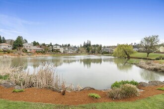 16075 SE Winterborne Ct in Damascus, OR - Building Photo - Building Photo