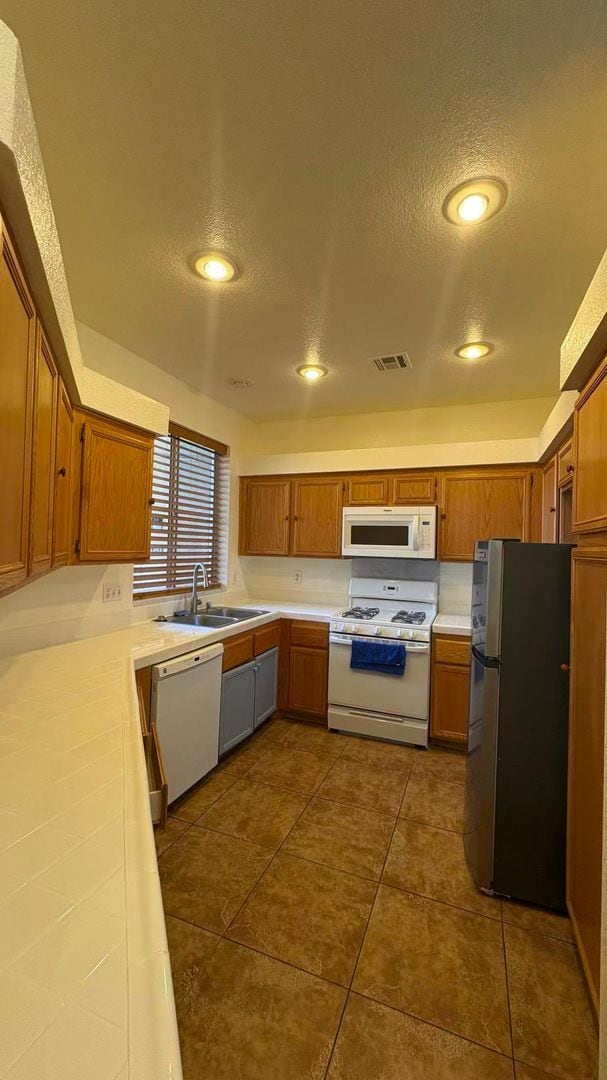 5155 W Tropicana Ave in Las Vegas, NV - Building Photo - Building Photo