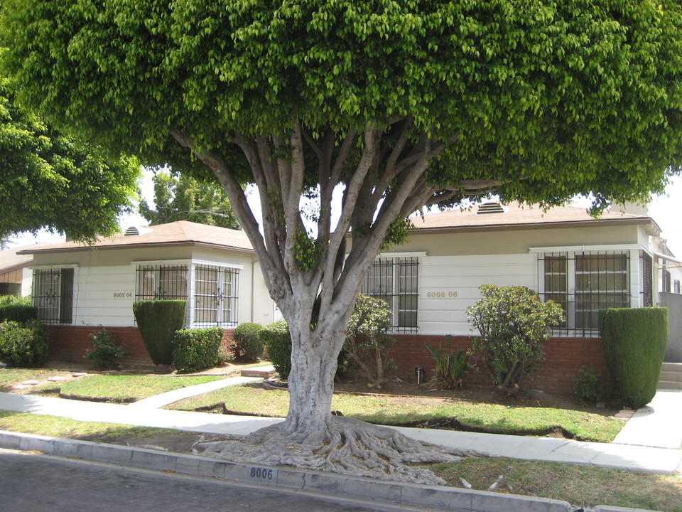 8002 2nd Ave in Inglewood, CA - Building Photo