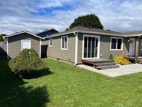 1207 Perini Rd in Mckinleyville, CA - Building Photo - Building Photo