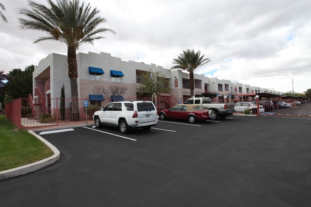 Sienna Senior Apartments in Las Vegas, NV - Building Photo