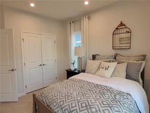 1008 Mohawk Ln in Seven Fields, PA - Foto de edificio - Building Photo