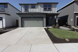 20560 Button Brush Ave in Bend, OR - Building Photo