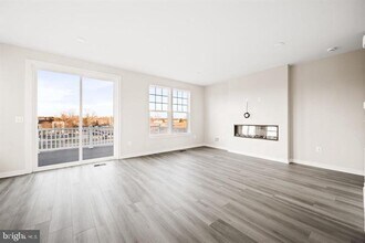 42508 Invergordon Ter in Sterling, VA - Building Photo - Building Photo