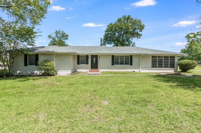 property at 404 W St Mary St