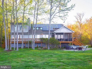 5313 Dennis Point Ln in Shady Side, MD - Building Photo - Building Photo