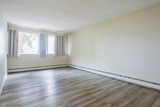 Elbow Court in Calgary, AB - Building Photo - Interior Photo