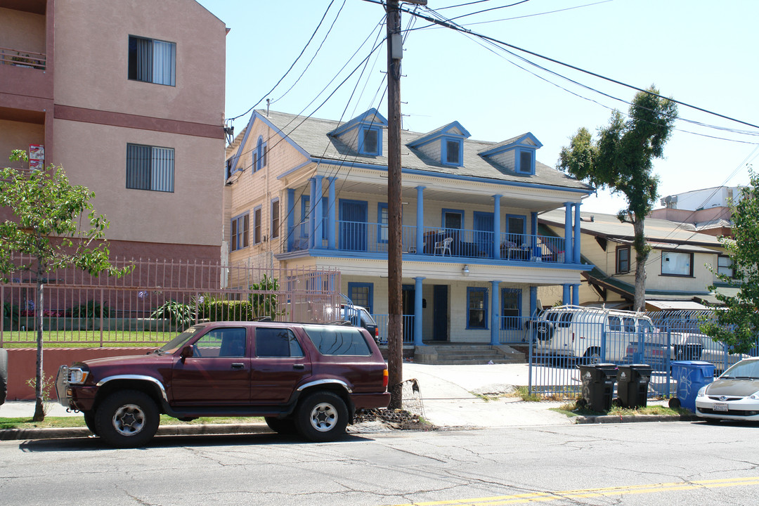 2740 James M Wood Blvd in Los Angeles, CA - Building Photo