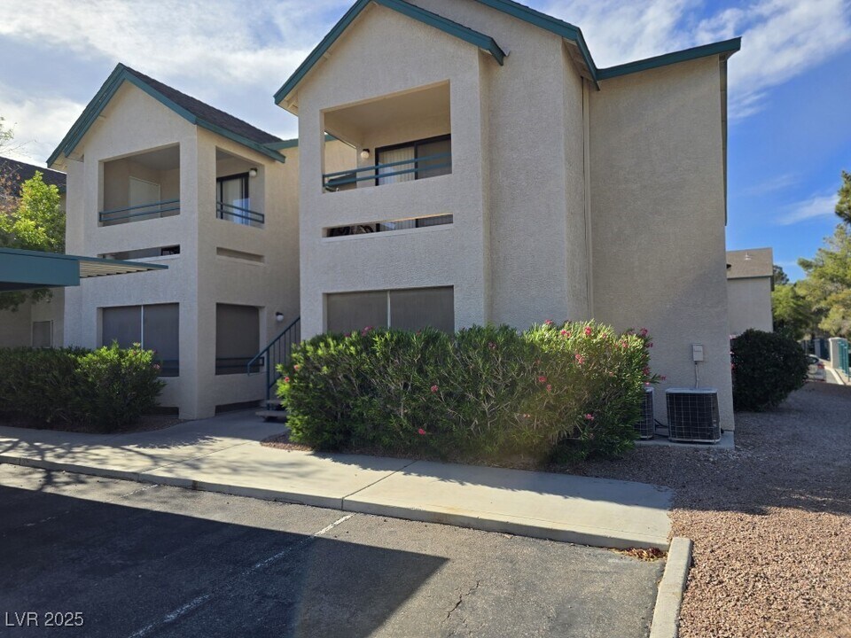 5111 S Lindell Rd in Las Vegas, NV - Building Photo