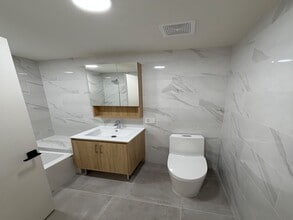 3112 Emmons Ave, Unit 203 in Brooklyn, NY - Foto de edificio - Building Photo