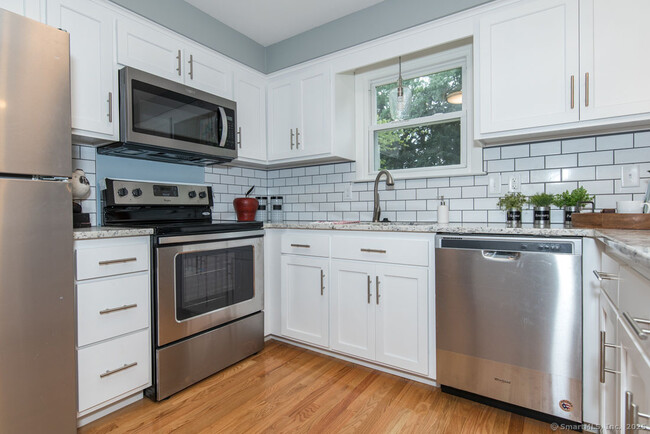 25 Mountain View Dr in Rocky Hill, CT - Building Photo - Building Photo