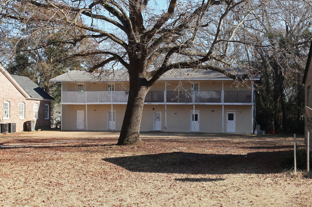 4444 Rugheimer Ave in Charleston, SC - Foto de edificio