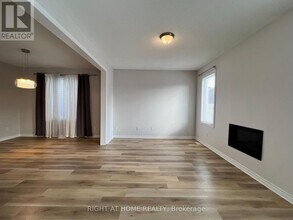 529 Honeylocust Ave in Ottawa, ON - Building Photo - Building Photo