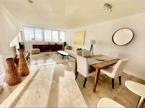 10275 Collins Ave in Bal Harbour, FL - Building Photo - Building Photo